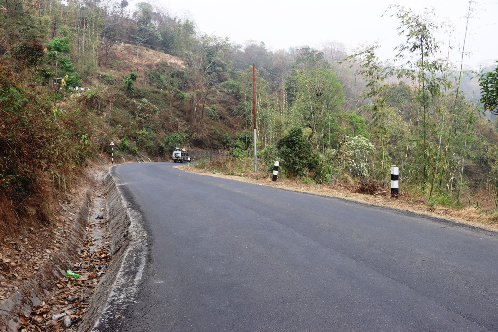 मेचीराजमार्गकोे पुरै सडक खण्ड पुनःस्थापना शुरु