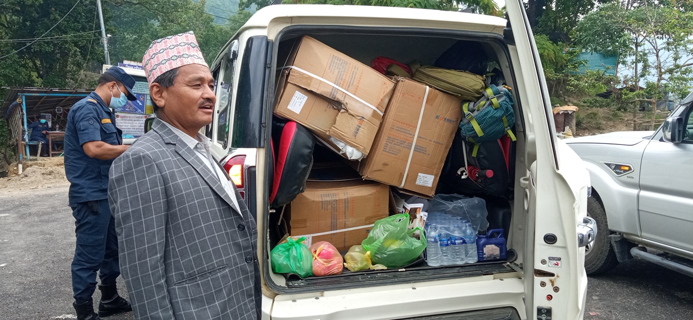 स्वास्थ्य सामग्री लिएर कृषिमन्त्री राना गृहजिल्ला इलाममा