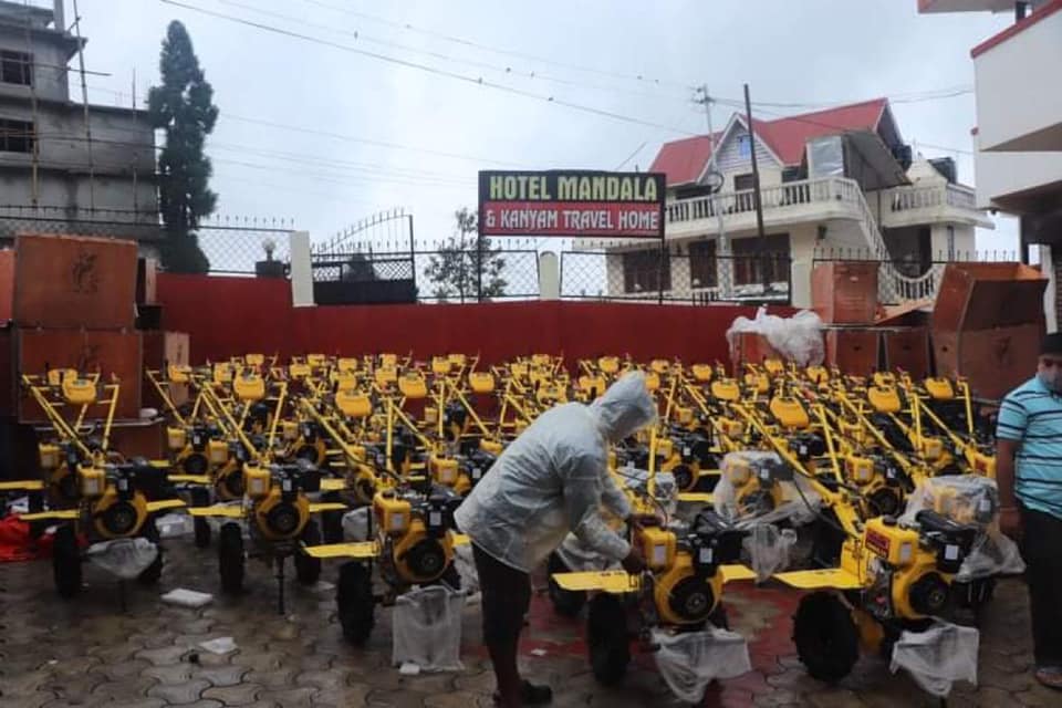 सूर्योदय नगरपालिकाद्धारा किसान र सहकारीलाई अनुदानमा हाते ट्रयाक्टर