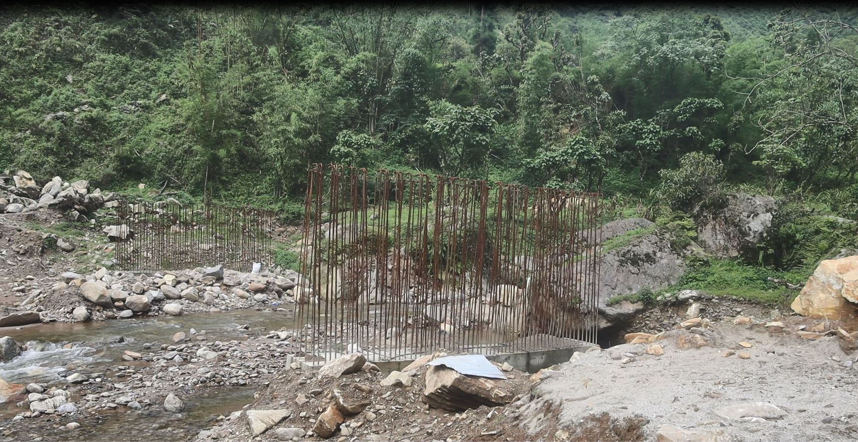 सन्दकपूर गाउँपालिकाको धुवाखोलामा पक्कि पुल निर्माण