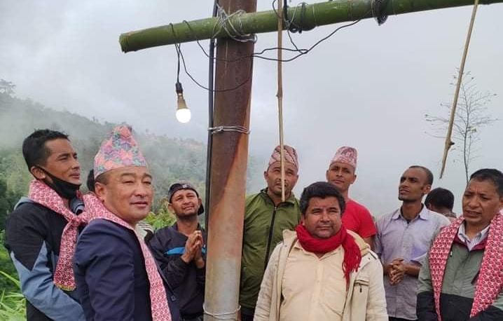 प्रेमेजुङ्गमा १५ केभीएको हटाएर ५० केभीएको ट्रान्सफर्मर जडान