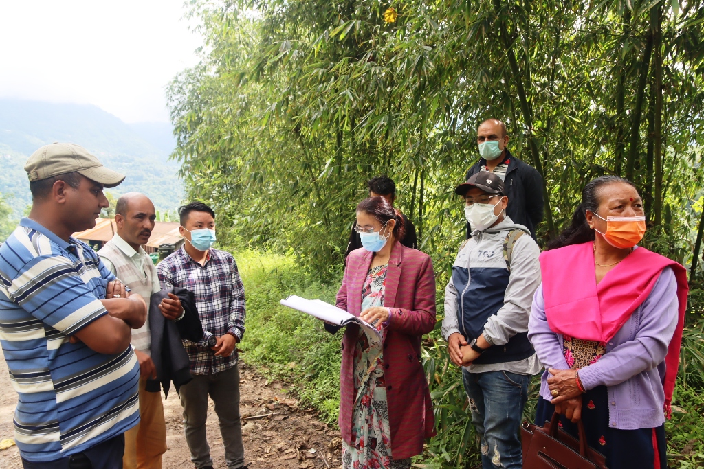 इलाम बजार सन्दकपूर सडकको पहिलो खण्ड कालोपत्र हुँदै