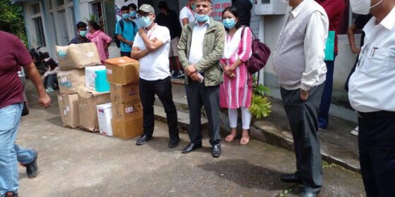 कारितास नेपालद्धारा सन्दकपूर गाउँपालिकालाई स्वास्थ्य सामग्री हस्तान्तरण