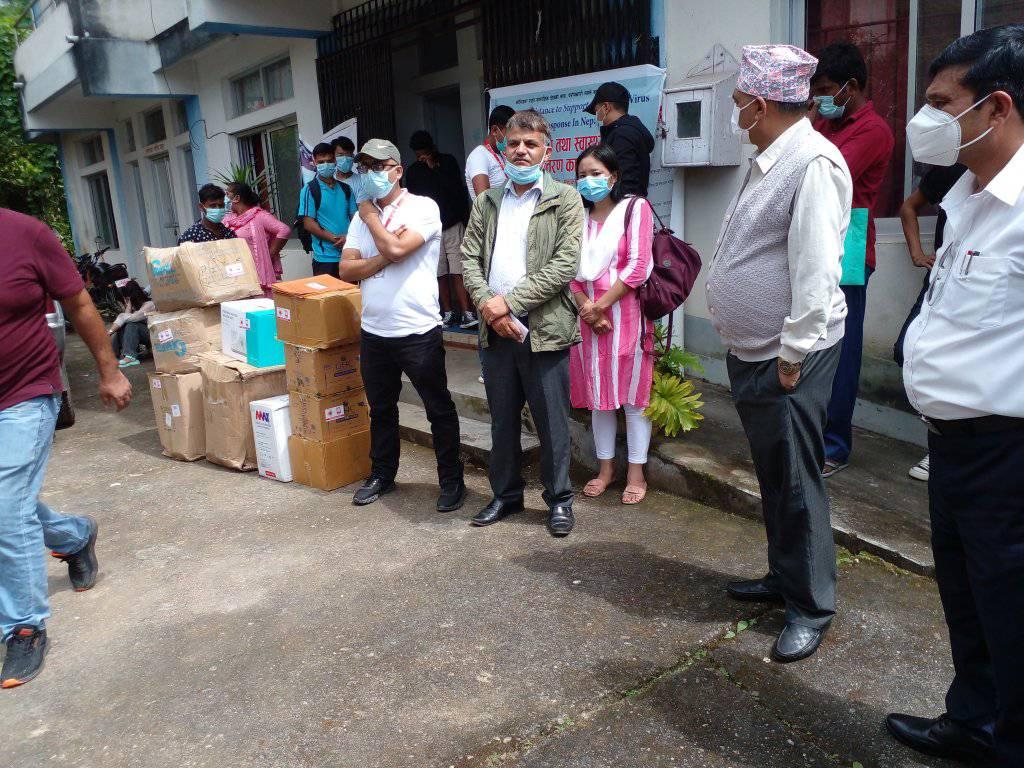 कारितास नेपालद्धारा सन्दकपूर गाउँपालिकालाई स्वास्थ्य सामग्री हस्तान्तरण