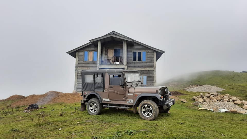 चौरी महोत्सव आयोजनास्थल चाररातेमा निर्माण भएको अतिथिगृह संचालनकाे तयारी (फोटो फिचर )