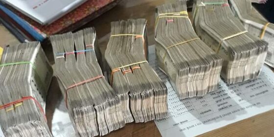 ११ लाख भारतीय रुपैयाँ सहित सुर्योदय १० का अग्रवाल पक्राउ