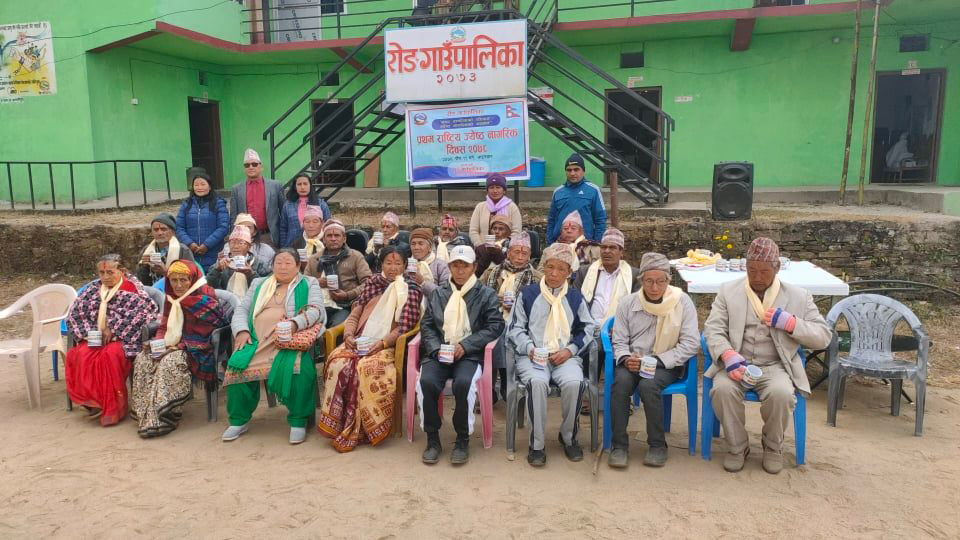 आगो ताप्नु मुढाको कुरा सुन्नु बुढाको‘
