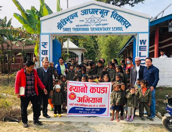 माई नगरपालिकामा ५ सय बिपन्न विद्यार्थीलाई न्यानो कपडा