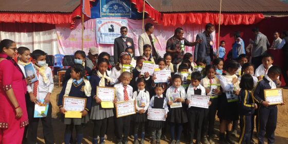 हिमालय मावि गोर्खेमा ९ विद्यालयका जेहेन्दार विद्यार्थीहरु पुरस्कृत