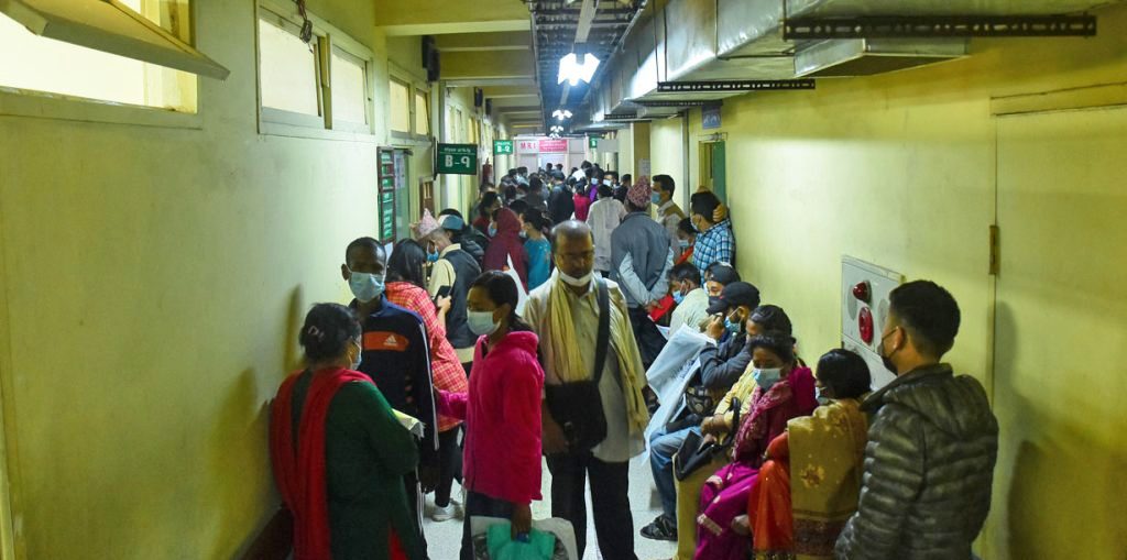 कमजोर गुणस्तर, झन्झटिलो प्रक्रिया : स्वास्थ्य बीमा कार्यक्रम अलपत्र पर्ने खतरा