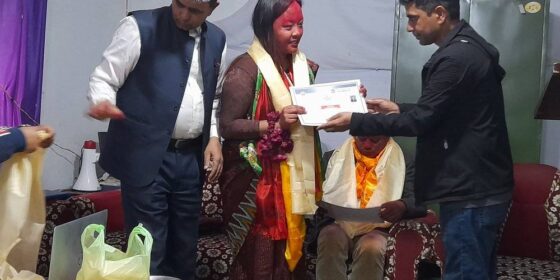 माईजोगमाईमा निर्वाचित जनप्रतिनिधिलाई प्रमाणपत्र वितरण