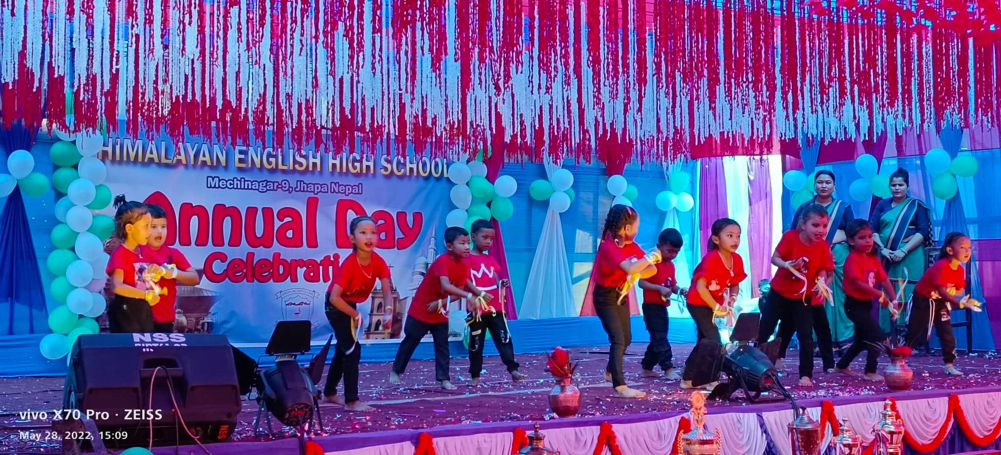 हिमालयन अंग्रेजी माविको वार्षिकोत्सव