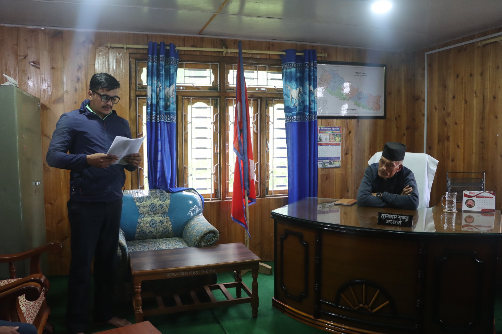 सन्दकपुर गाउँपालिकाका कार्यालय प्रमुखमाथि दुर्व्यवहार भएको भन्दै छानविन गर्न कर्मचारीको माग