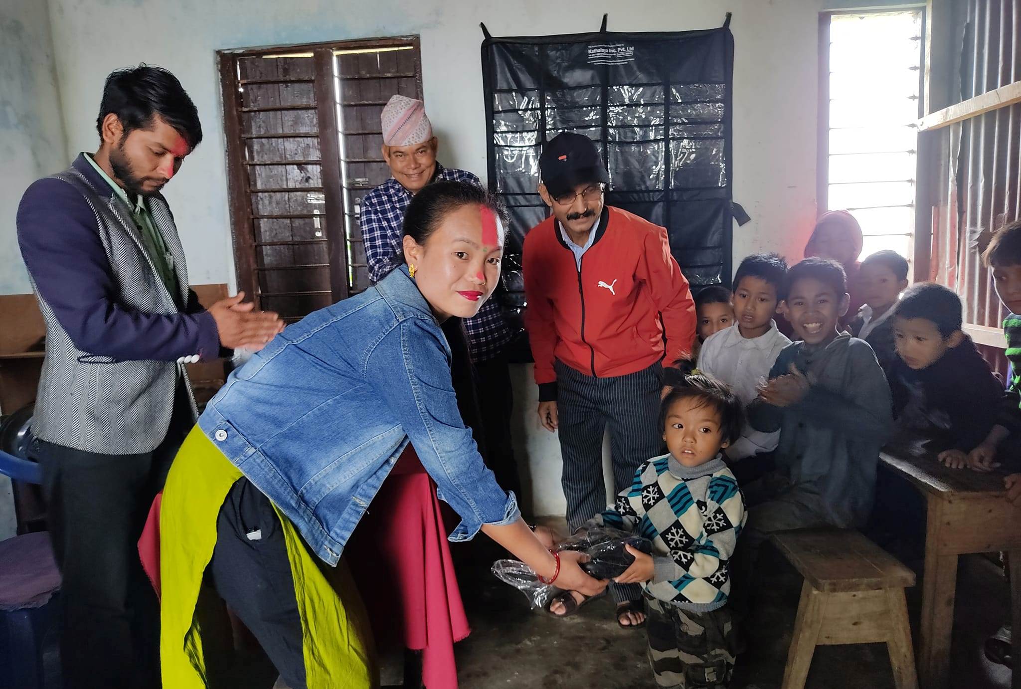 जन्मदिनमा बालबालिकालाई शैक्षिक सामग्री र कपडा हस्तान्तरण (फोटो फिचर)