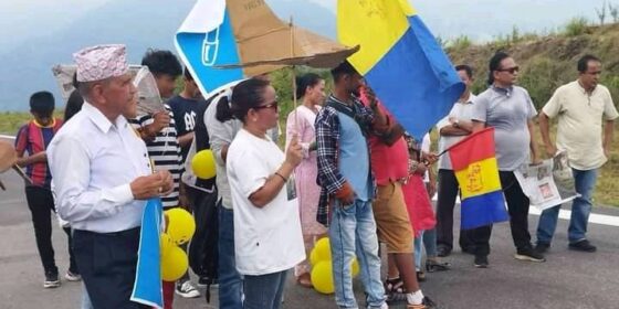 इलामको सुकिलुम्बा विमानस्थलमा कागजको प्लेन