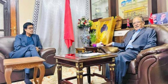 प्रचण्ड र राजेश हमालबीच भेटवार्ता