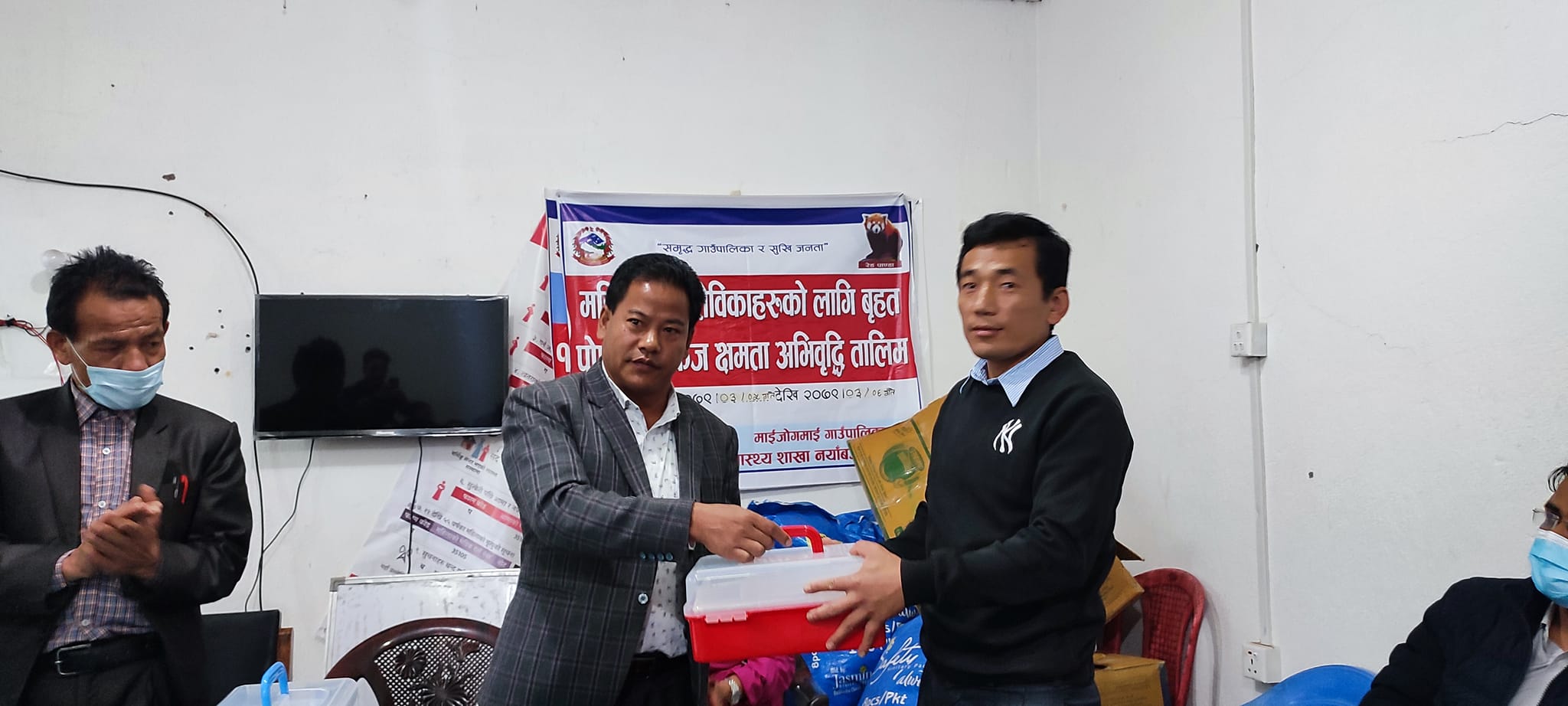 प्याङमा गर्भवती महिलालाई पोषिलो खानेकुरा