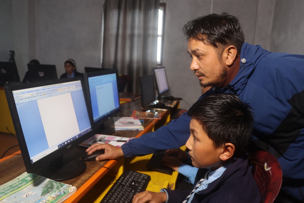 सन्दकपूर गाउँपालिकाले कम्प्यूटर शिक्षामा प्राथमिकता (फोटो फिचर)