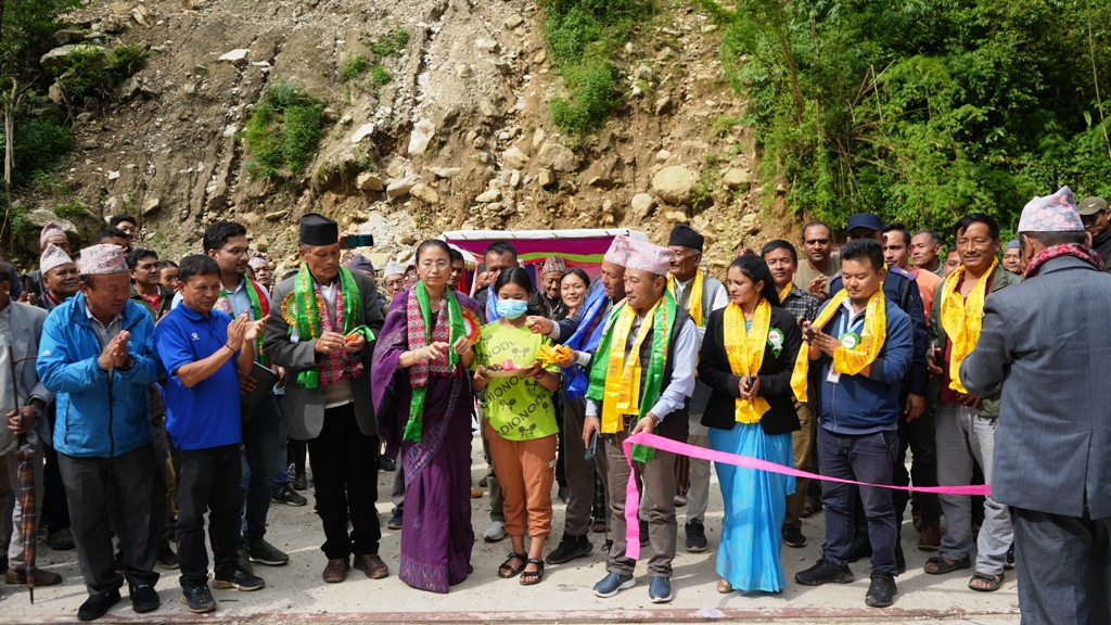 सन्दकपूरको धुवाखोला पुल पर्यटन तथा संस्कृति मन्त्री खिनु लङ्वाबाट उद्घाटन (फोटो फिचर )