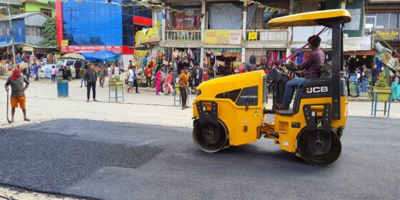 समाचार प्रभाव : अलपत्र फिक्कल बजार सडक कालोपत्रे हुन थाल्यो(फोटो फिचर)