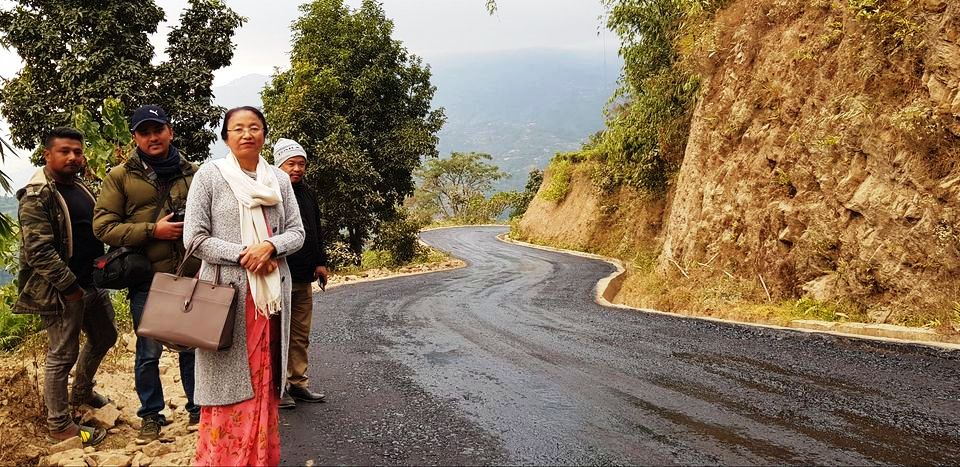 फिक्कल–नयाँबजार सडक कालोपत्रेको पर्यटन तथा सस्कृति मन्त्रीद्धारा अनुगमन