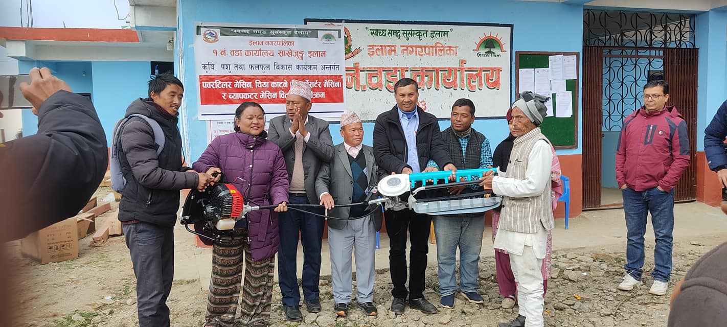 इलाम नगरपालिकाद्धारा चिया टिप्ने मेसिन हस्तान्तरण (फोटो फिचर)