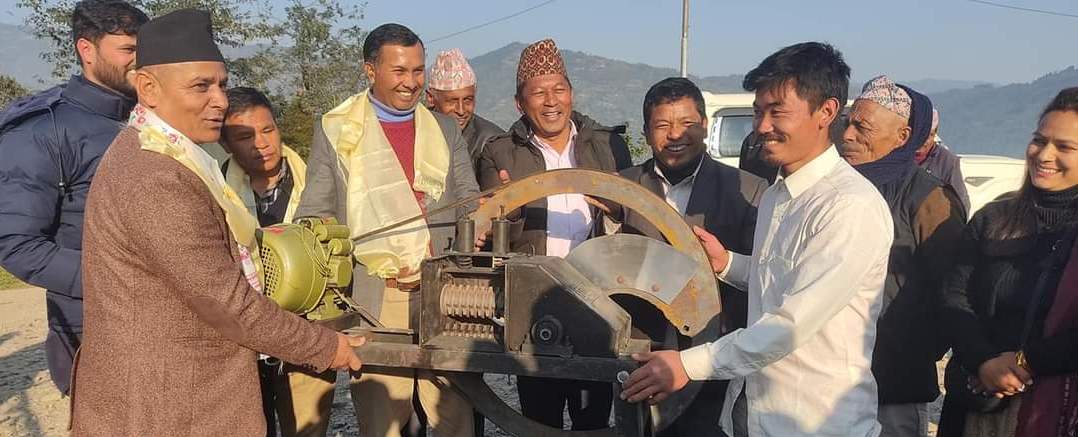 इनपा द्वारा कृषकलाई कृषि यान्त्रिक सामाग्री बितरण