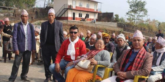 इनपा द्वारा ज्येष्ठ नागरिकलाई न्यानो कपडा वितरण