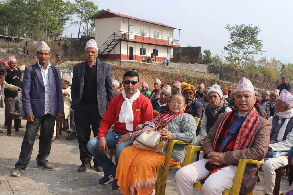 इनपा द्वारा ज्येष्ठ नागरिकलाई न्यानो कपडा वितरण