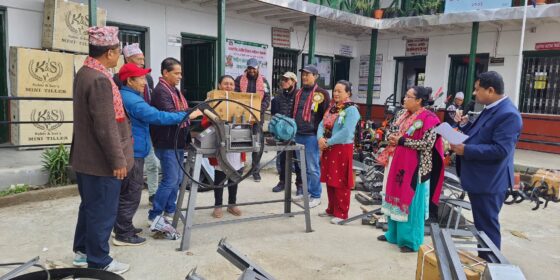 इलाम नगरपालिका ६ द्धारा किसानलाई कृषि उपकरण हस्तान्तरण (फोटो फिचर)