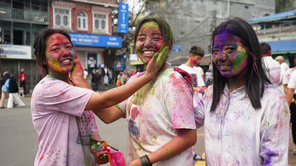 इलाममा फागुपर्वको रौनक (फोटो फिचर )
