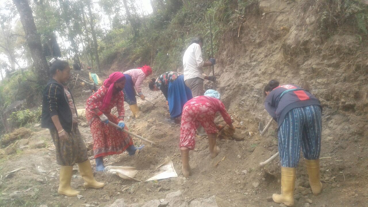 ईलाममा प्रधानमन्त्री रोजगार कार्यक्रम धमाधम चल्दै