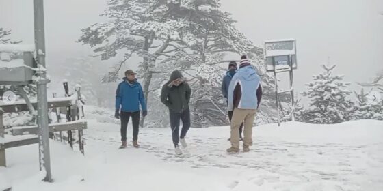 वर्षातपछि इलामको सन्दकपूर लगायत हिमाली क्षेत्रमा हिमपात (फोटो फिचर )