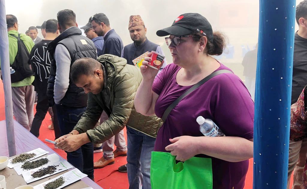 इलामको पर्यटकीय क्षेत्र अन्तुमा टि टेस्टिङ, डेमो अक्सन’मार्फत प्रतिकेजी १० हजार रुपैयाँमा चिया बिक्री