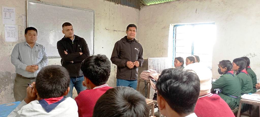 शिक्षा क्षेत्रको सुधारका लागि माङ्सेबुङ्गमा विद्यालयको अनुमगन (तस्बिरहरु)