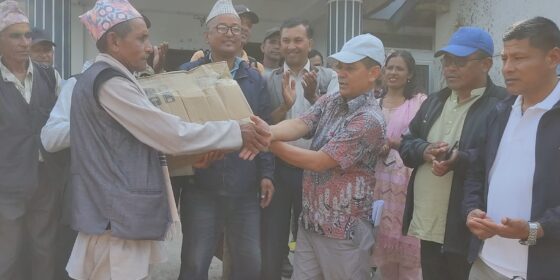 इलाम नगरद्धारा छुर्पी र दुग्ध प्रर्वद्धन कार्यक्रम मार्फत ४८ लाख मुल्यको सामाग्री वितरण