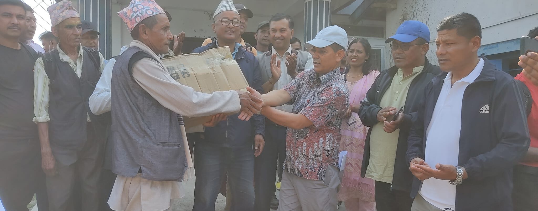 इलाम नगरद्धारा छुर्पी र दुग्ध प्रर्वद्धन कार्यक्रम मार्फत ४८ लाख मुल्यको सामाग्री वितरण