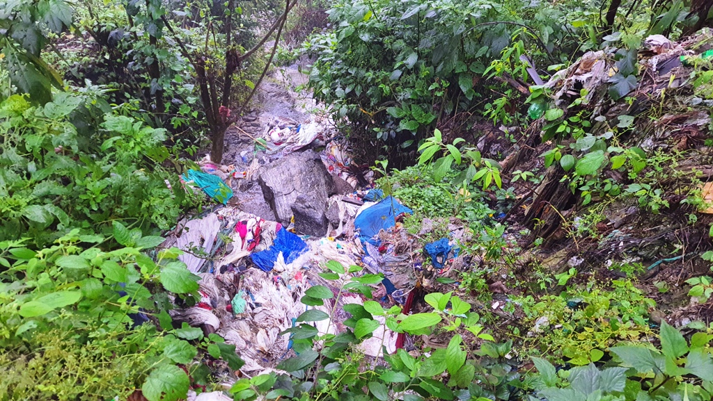 उत्कृष्ट  सूर्योदय नगरपालिकाको फोहोरमैला व्यवस्थापन अस्तव्यस्त (तस्बिरहरु) 