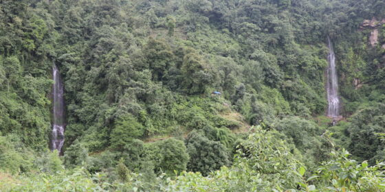 पर्यटकको आकर्षण बन्दै पुवामझुवाको दिदी बहिनी झर्ना