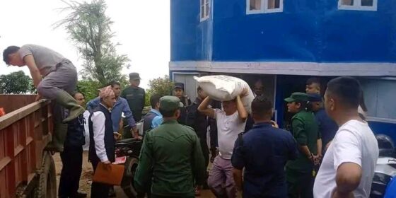 इलामको चोक बजारमा रहेको कृषि बीज भण्डारले बेच्न राखेको सरकारी अनुदानको मल जफत