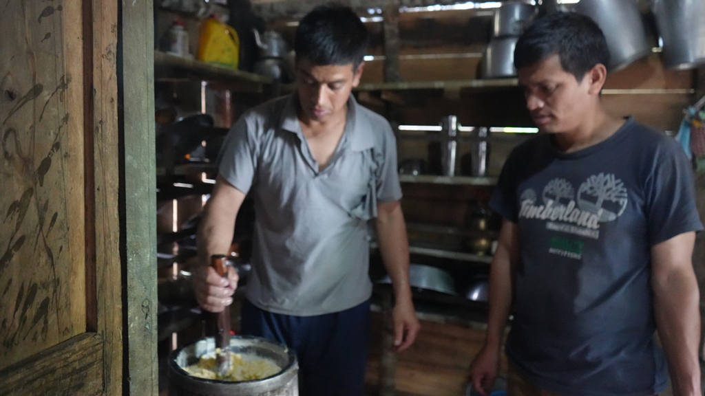 कृषिकर्ममा सन्दकपुर ३ का सुवेदी दाजुभाई (तस्बिरहरु)