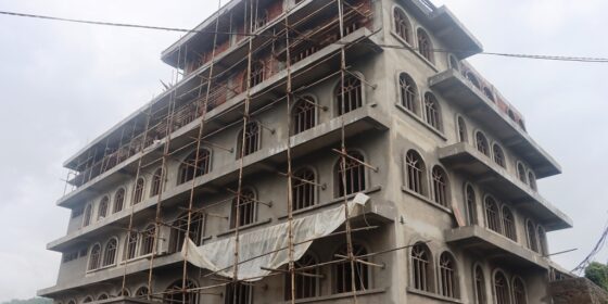 इलामको देउमाई नगरपालिकामा लिफ्ट सहितको प्रशासकिय भवन निर्माण अन्तिम चरणमा (फोटो फिचर)