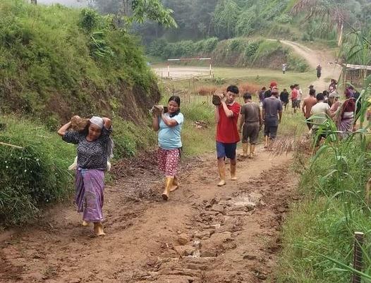 गाउँ आफै बनाउँदै  सन्दकपुर ४ माबुमा स्वयसेवी टोल विकास संस्था (तस्बिरहरु) 
