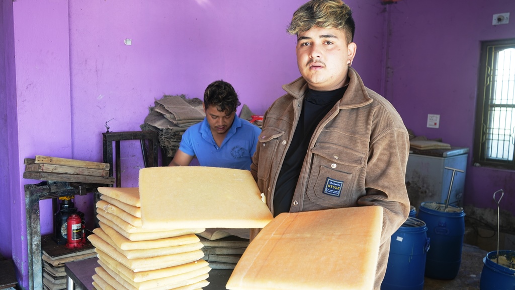 किरण भण्डारी : डेरी उद्योगबाट गाउँमै रोजगारीका अवसर (तस्बिरहरु)
