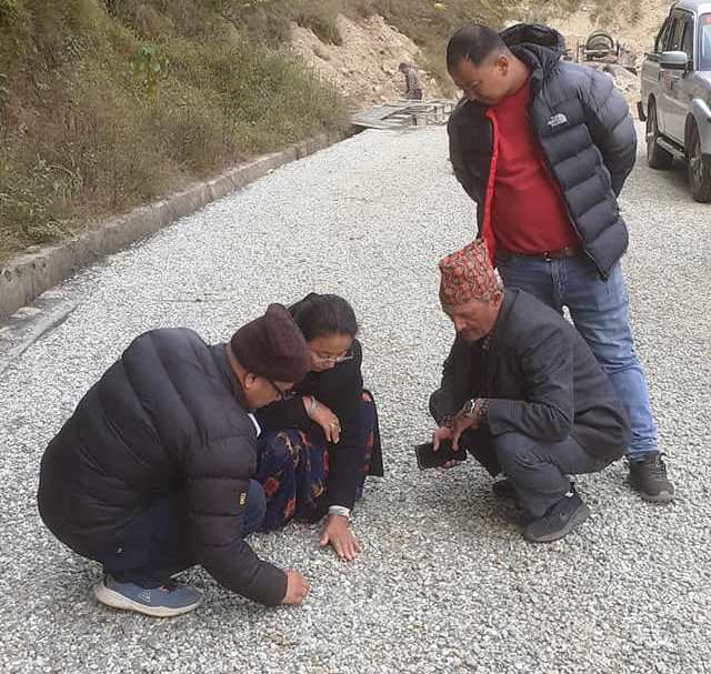 प्रदेश सभा सदस्य तथा पूर्व पर्यटन मन्त्री खिनु लङ्वा लिम्बुको प्रस्तावमा निर्माण भएको फिक्कल नयाँबजार सडक कालोपत्रे अन्तिम चरणमा (तस्बिरहरु)