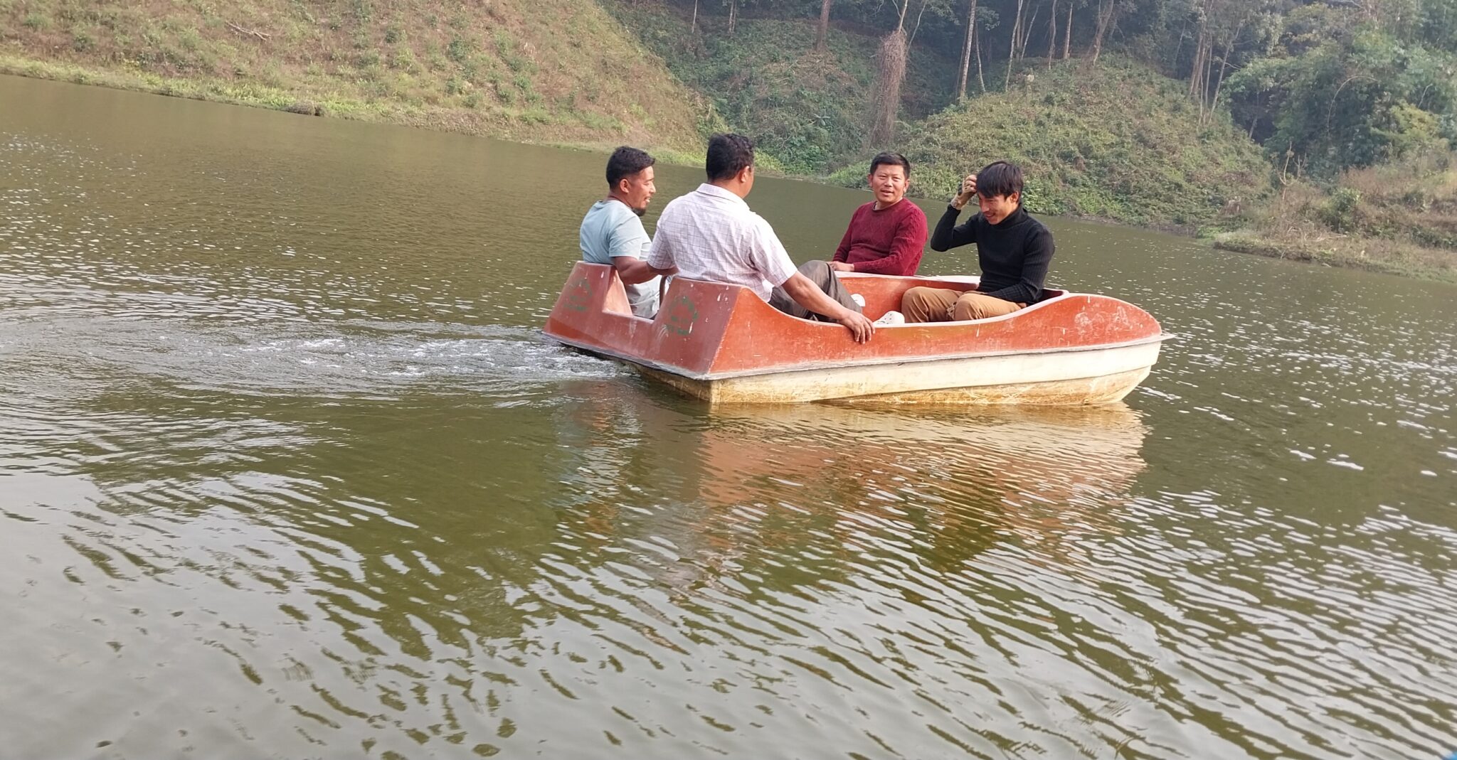 आन्तरिक पर्यटकको गन्तव्य बन्दै ‘तेह्रकुने सिमसार’