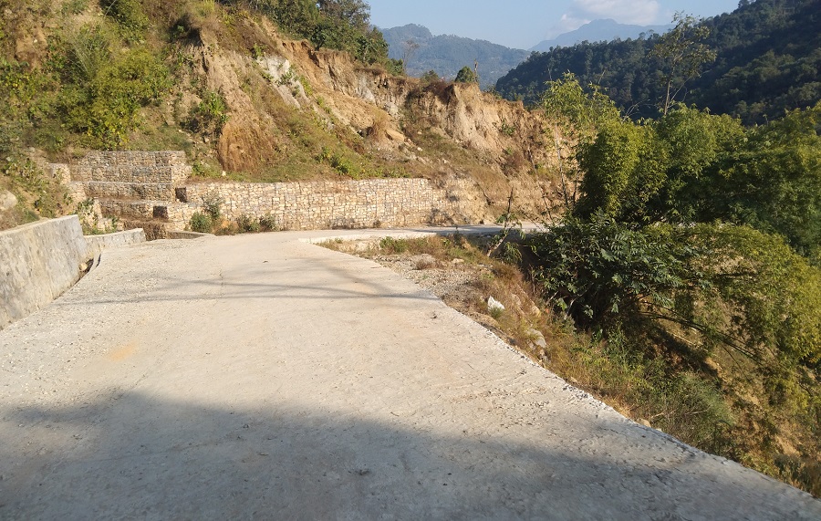 फाकफोकथुमले गर्‍यो नौ हजार आठ सय ४६ मिटर सडक ग्राभेल