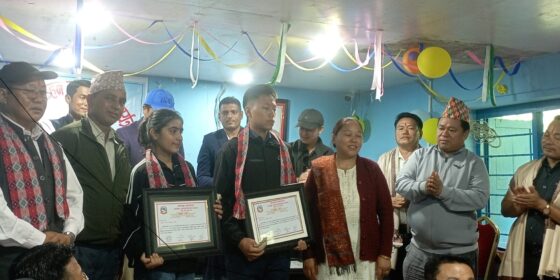 माङसेबुङद्वारा एसइईमा पालिका उत्कृष्ट विद्यार्थीलाई सम्मान