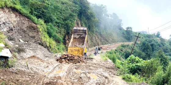 दमक–चिसापानी सडकको ठेक्का तोडिएपछि माङसेबुङलाई हैरानी