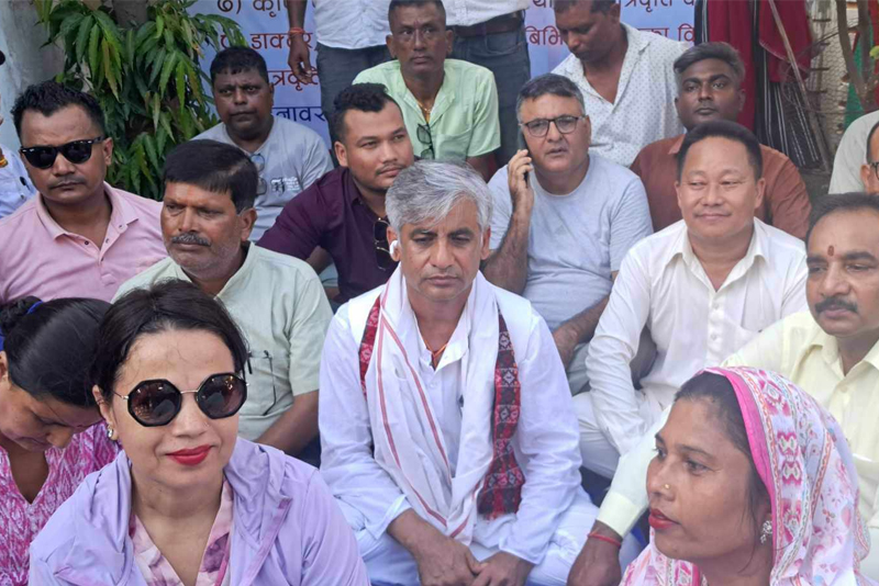 निषेधित क्षेत्रमा बसे पूर्व मुख्यमन्त्री अनशनमा